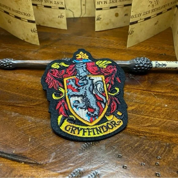 ⚡ Gryffindor House Pride Bundle - Tervis Tumbler, Keychain & Patch⚡ - Picture 4 of 12